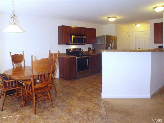 318 Burning Brook Dr, O'fallon, MO 63366 photo 3