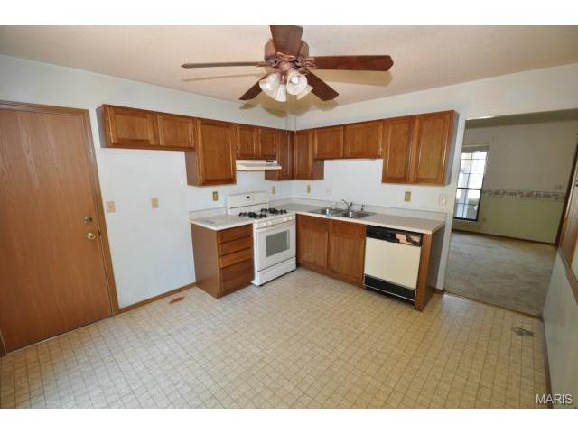 2505 Amarillo Dr, O'fallon, MO 63368 photo 2