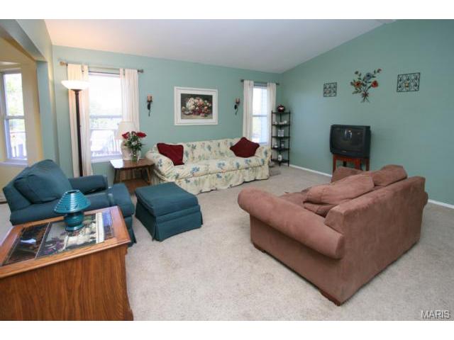 6409 Sprucefield Dr, O'fallon, MO 63368 photo 2