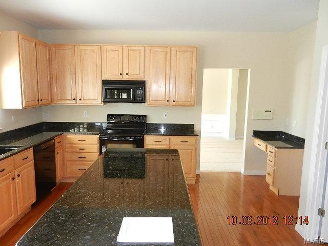 6 Chestnut Hill Ct, O'fallon, MO 63368 photo 2