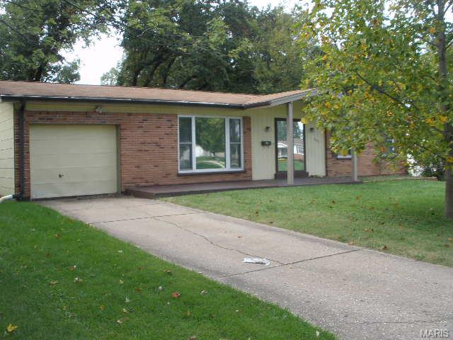 405 Dardenne Dr, O'fallon, MO 63366 photo 2
