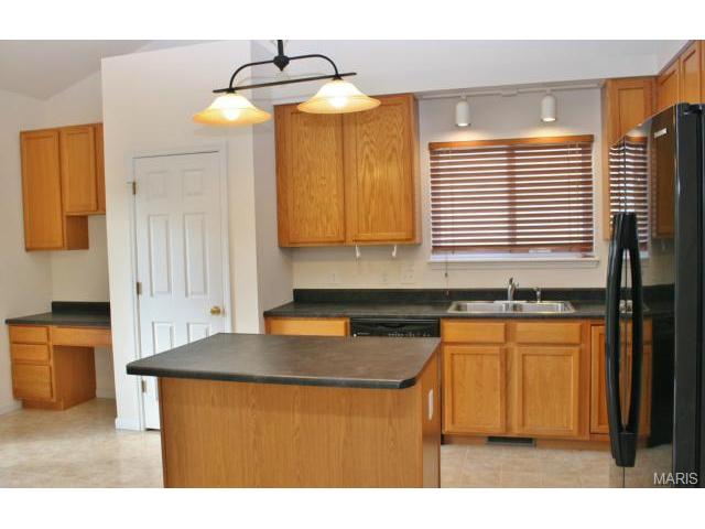 420 Bittersweet Dr, O'fallon, MO 63366 photo 3