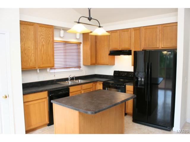 420 Bittersweet Dr, O'fallon, MO 63366 photo 2