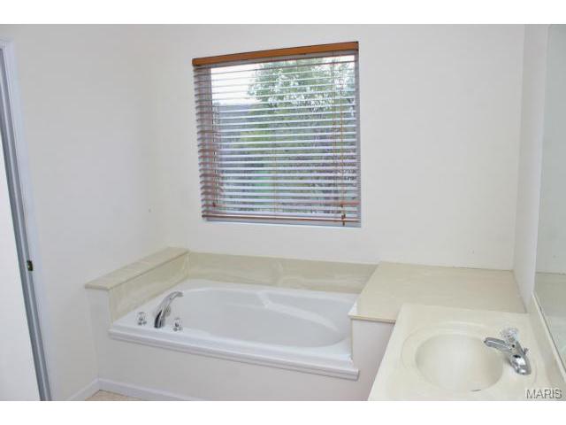 420 Bittersweet Dr, O'fallon, MO 63366 photo 10