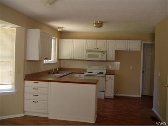 828 Molloy Dr, O'fallon, MO 63366 photo 3