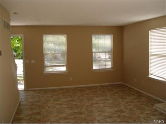 828 Molloy Dr, O'fallon, MO 63366 photo 6