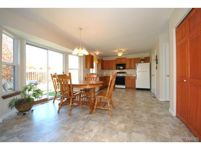 735 Whispering Willow Dr, O'fallon, MO 63366 photo 11