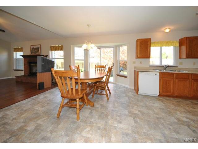 735 Whispering Willow Dr, O'fallon, MO 63366 photo 9
