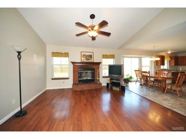 735 Whispering Willow Dr, O'fallon, MO 63366 photo 2