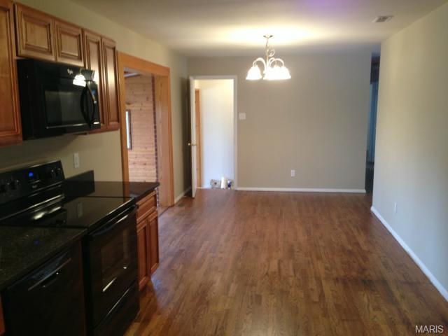 606 Clover Ln, O'fallon, MO 63366 photo 4
