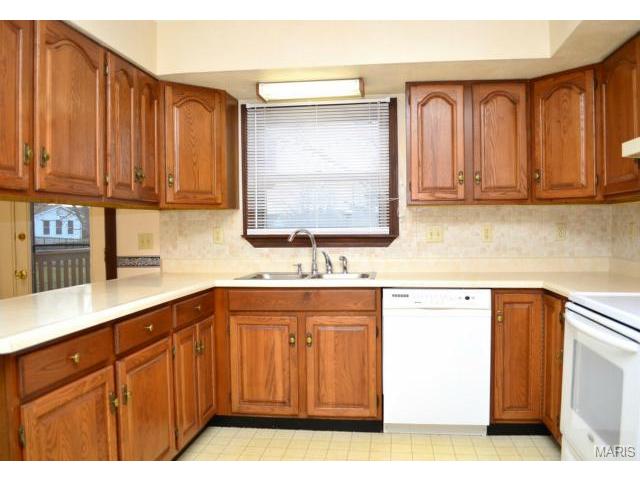 11 Olde Forge Dr, Saint Charles, MO 63301 photo 4
