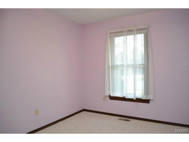 11 Olde Forge Dr, Saint Charles, MO 63301 photo 9