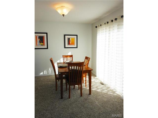 211 Tyndale Dr, O'fallon, MO 63366 photo 6