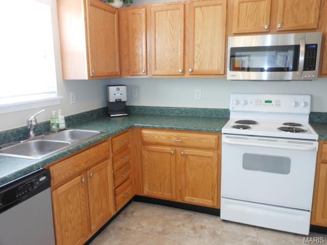 211 Tyndale Dr, O'fallon, MO 63366 photo 9