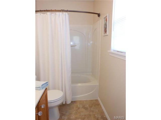 211 Tyndale Dr, O'fallon, MO 63366 photo 18