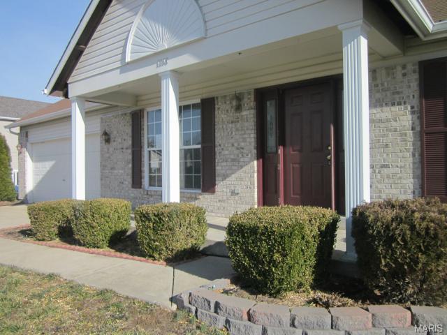 1108 Warm Winds Dr, O'fallon, MO 63366 photo 2