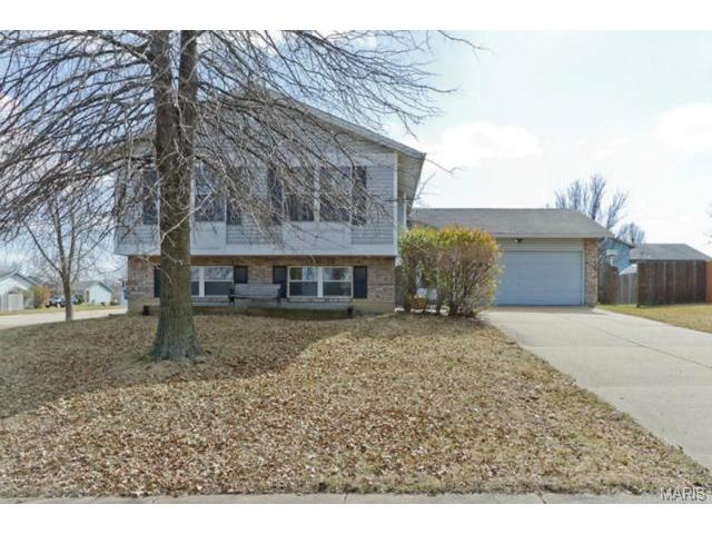 6400 Sprucefield Dr, O'fallon, MO 63368 photo 2