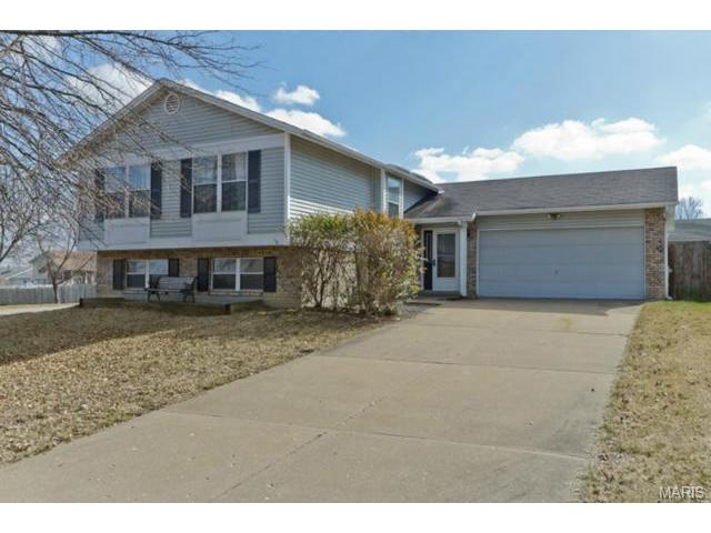 6400 Sprucefield Dr, O'fallon, MO 63368 photo 1