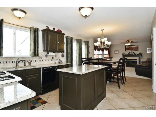1408 Chambers Dr, O'fallon, MO 63366 photo 7