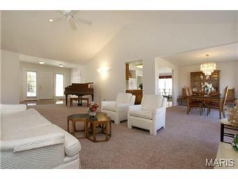 2416 Clarjon Dr, Ballwin, MO 63021 photo 4