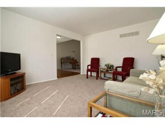 2416 Clarjon Dr, Ballwin, MO 63021 photo 12
