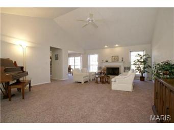 2416 Clarjon Dr, Ballwin, MO 63021 photo 3