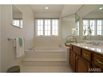 2416 Clarjon Dr, Ballwin, MO 63021 photo 15