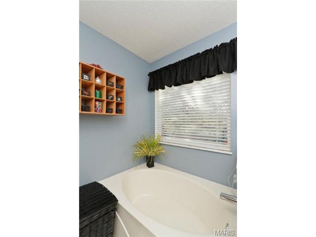 1813 Highgrove Dr, O'fallon, MO 63366 photo 20