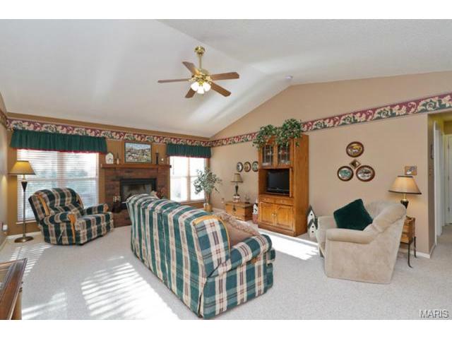 1813 Highgrove Dr, O'fallon, MO 63366 photo 2