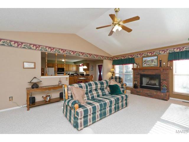 1813 Highgrove Dr, O'fallon, MO 63366 photo 3