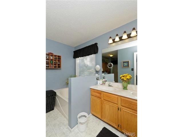 1813 Highgrove Dr, O'fallon, MO 63366 photo 19