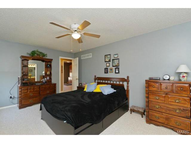 1813 Highgrove Dr, O'fallon, MO 63366 photo 17