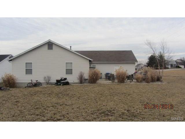 1366 Apple Valley Dr, O'fallon, MO 63366 photo 2