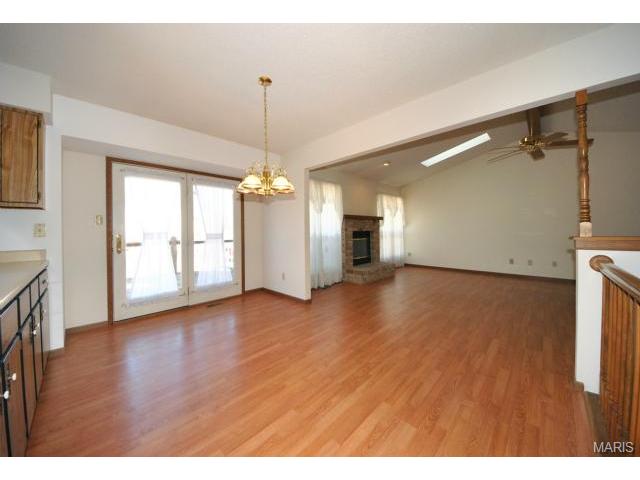 335 Charlottesville Dr, Saint Charles, MO 63304 photo 4