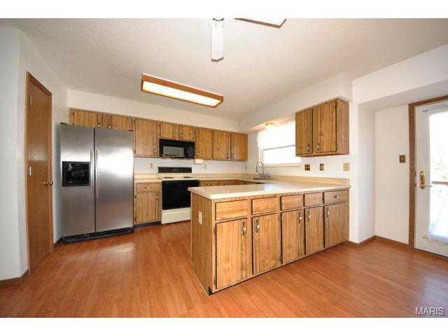 335 Charlottesville Dr, Saint Charles, MO 63304 photo 3