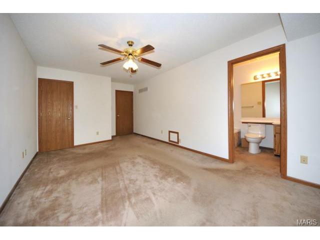 335 Charlottesville Dr, Saint Charles, MO 63304 photo 5