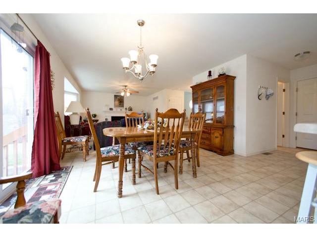 469 Chatham Dr, O'fallon, MO 63366 photo 4