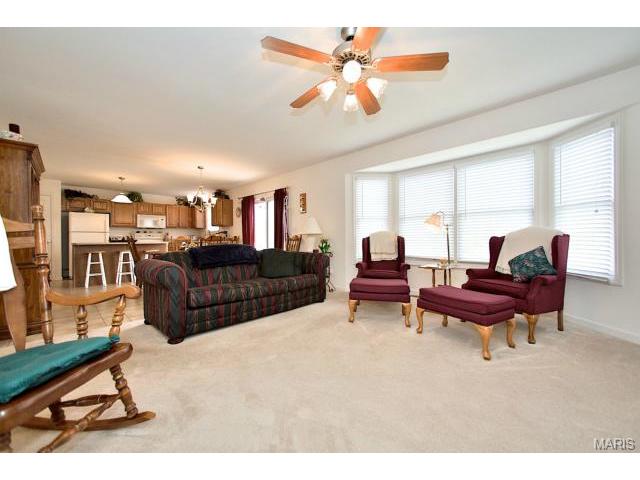469 Chatham Dr, O'fallon, MO 63366 photo 2