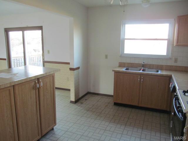 215 Roaring River Dr, O'fallon, MO 63366 photo 6
