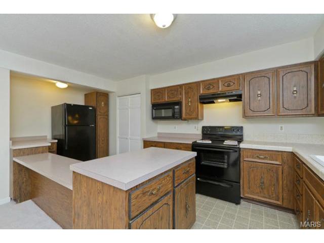 1384 Hampton Rd, Saint Charles, MO 63303 photo 6