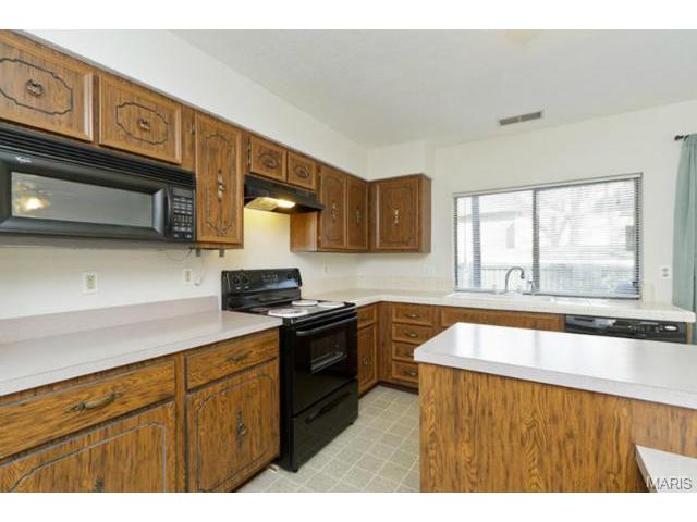 1384 Hampton Rd, Saint Charles, MO 63303 photo 4