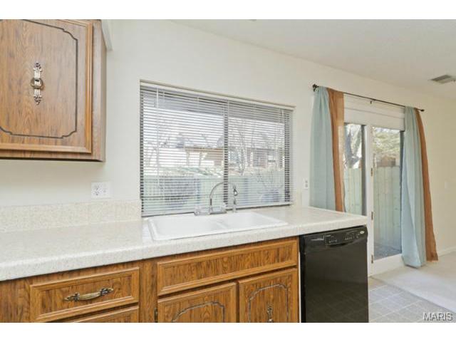 1384 Hampton Rd, Saint Charles, MO 63303 photo 8