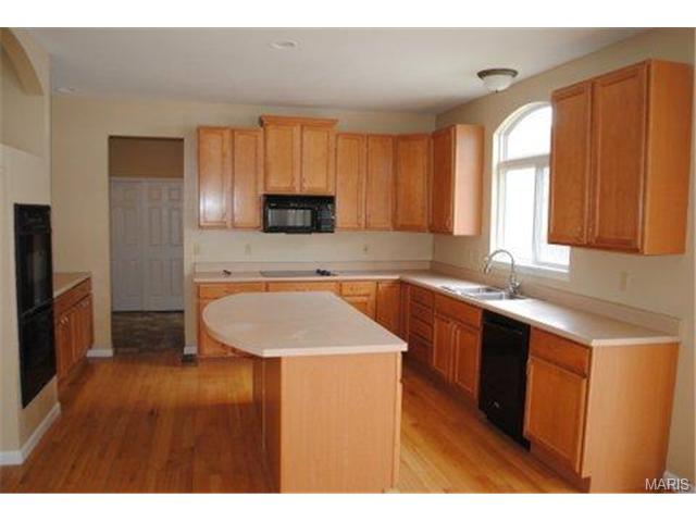 708 Obrecht Ln, O'fallon, MO 63366 photo 7
