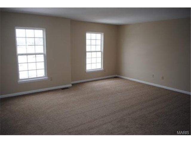 708 Obrecht Ln, O'fallon, MO 63366 photo 9