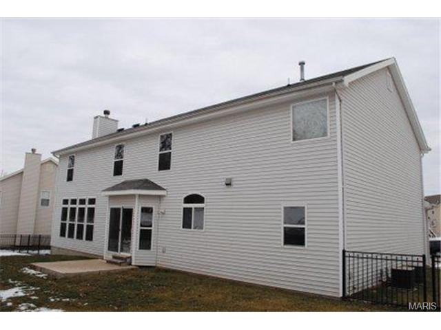 708 Obrecht Ln, O'fallon, MO 63366 photo 2