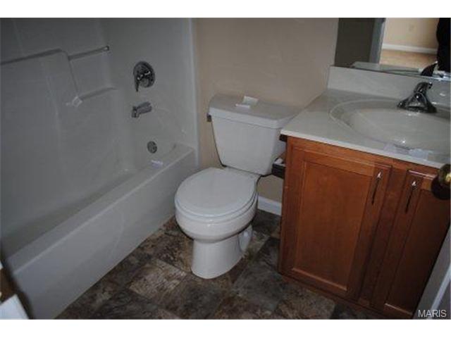 708 Obrecht Ln, O'fallon, MO 63366 photo 13