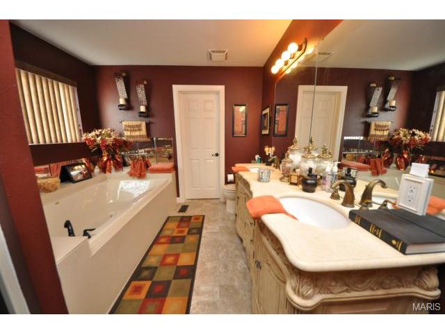 23 Amber Meadows Dr, O'fallon, MO 63366 photo 12