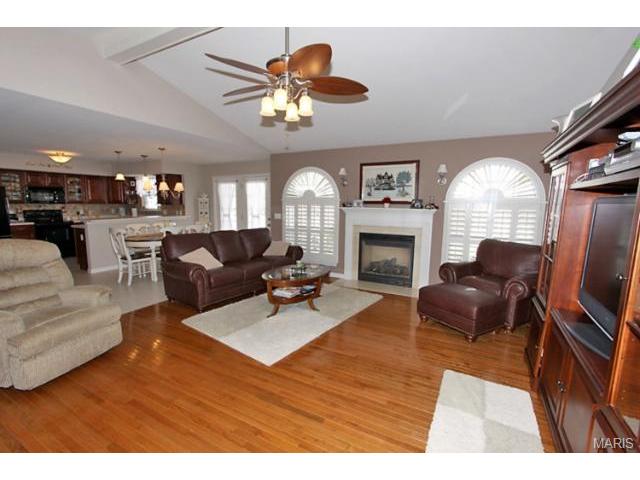 337 Thoreau Blvd, O'fallon, MO 63366 photo 2