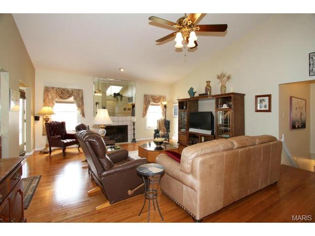 541 Malinmor Dr, Weldon Spring, MO 63304 photo 9