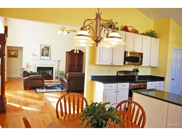 702 Rolling Wind Dr, O'fallon, MO 63368 photo 6